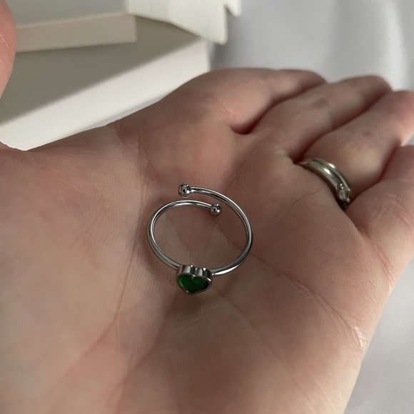 Abbott Lyon Mini Heart Birthstone Ring One Size Silver Green Emerald May - Picture 6 of 7